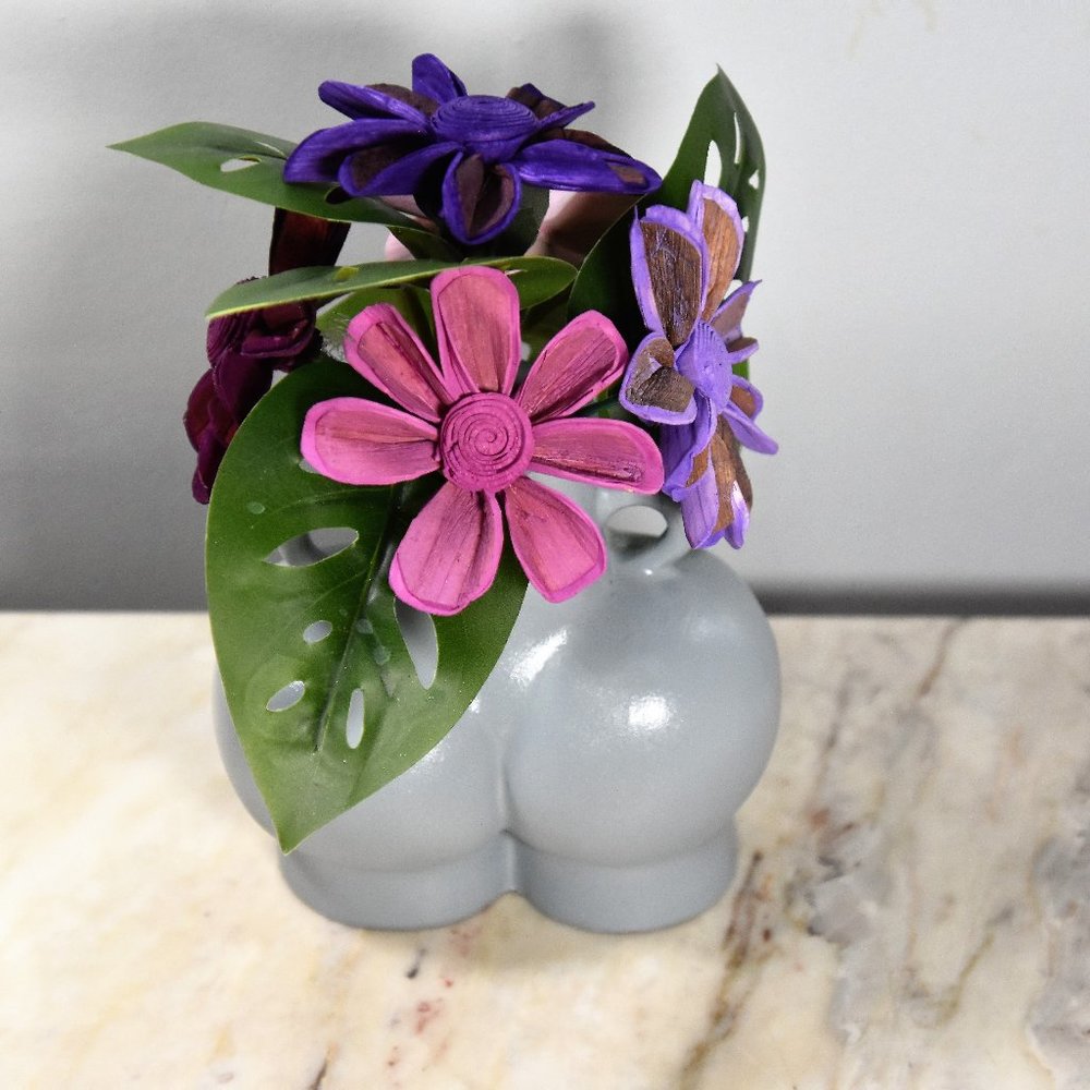 Fun! Mod nude vase w/Sola funky groovy sixties flower power style daisies